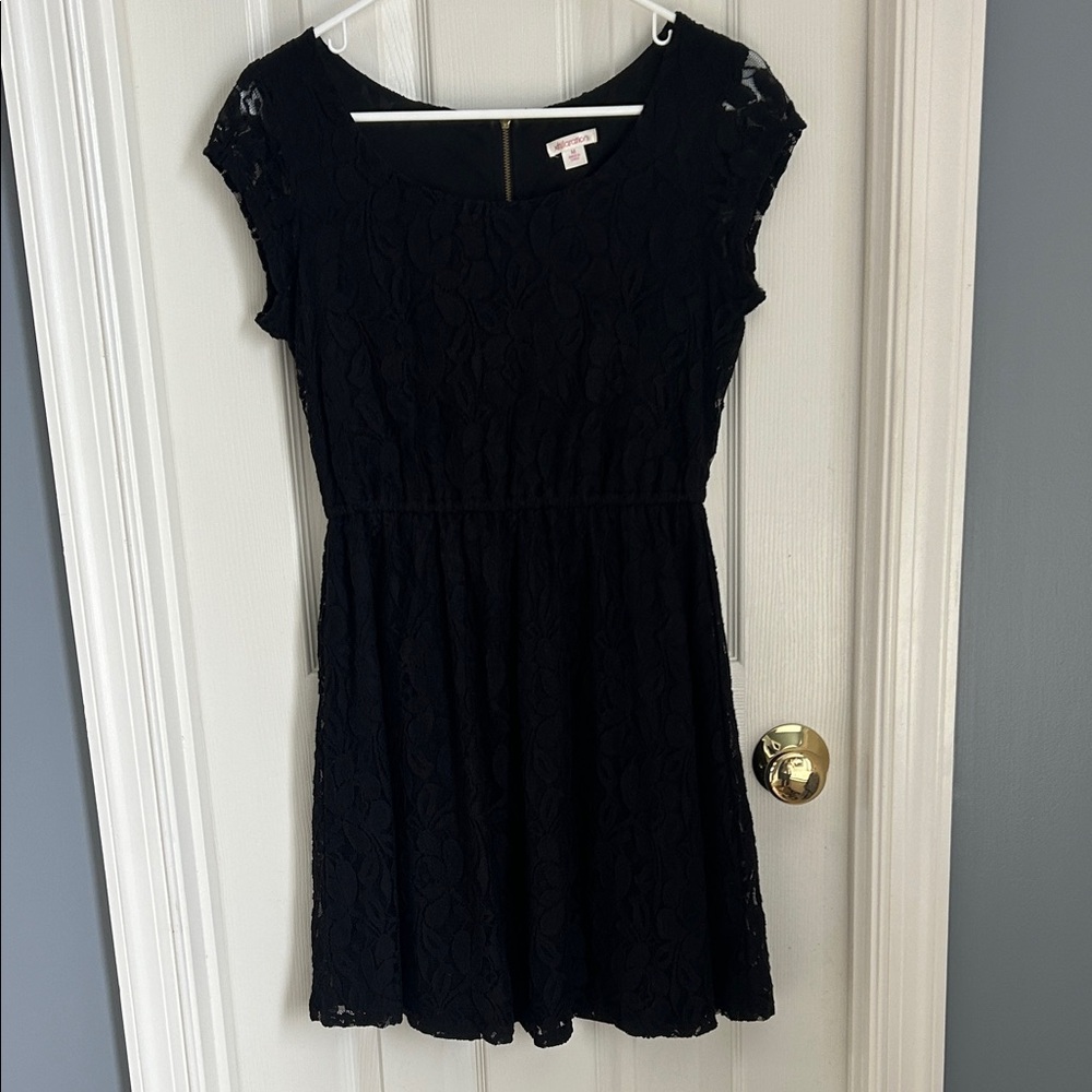 ⚜️ Xhilaration Black Lace Dress with Cap Sleeves